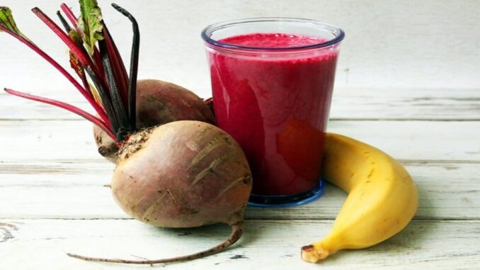 Suco de beterraba e banana
